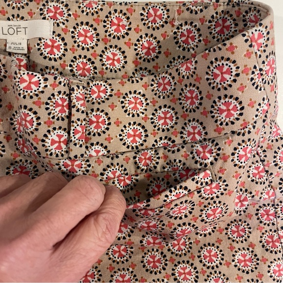 LOFT Julie Riviera Crop Capri Pant Beige Pink Print Women 8 Flattering Versatile - Picture 7 of 11